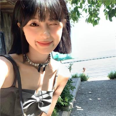 龙纹身的女孩